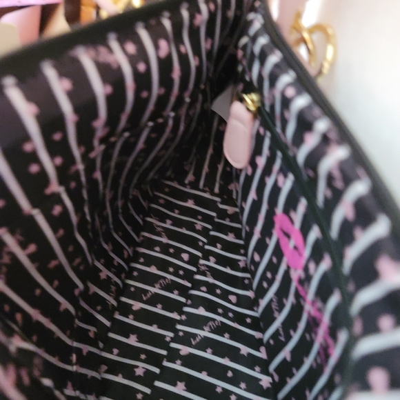 Betsey Johnson Purse with Wallet.  Never used with Tags. New ,Perfect Condition. - Picture 4 of 7